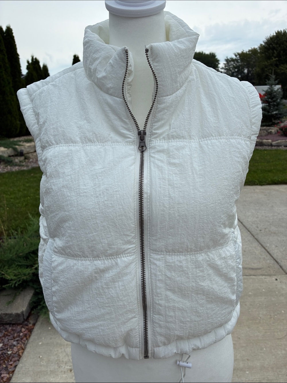 Thread & Supply White Puffer Vest with High Collar S